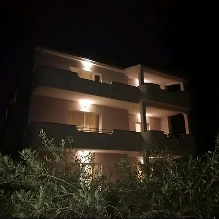 Royal View *